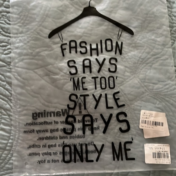 Red and white Calcutta style print blouse - Picture 8 of 11